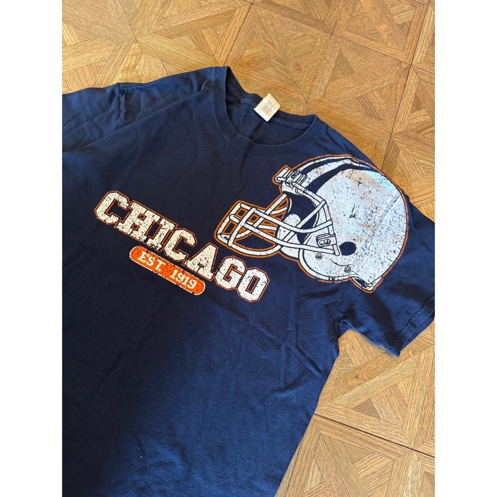 Gildan Chicago Football Helmet Graphic T-Shirt Mens Large Navy Blue 19